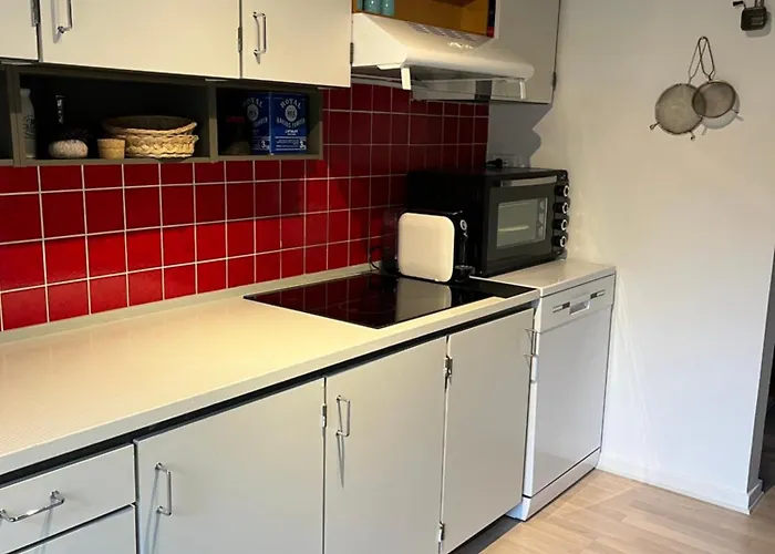 Charming Townhouse In Citycenter Townhouse - Free Parking Lägenhet Odense